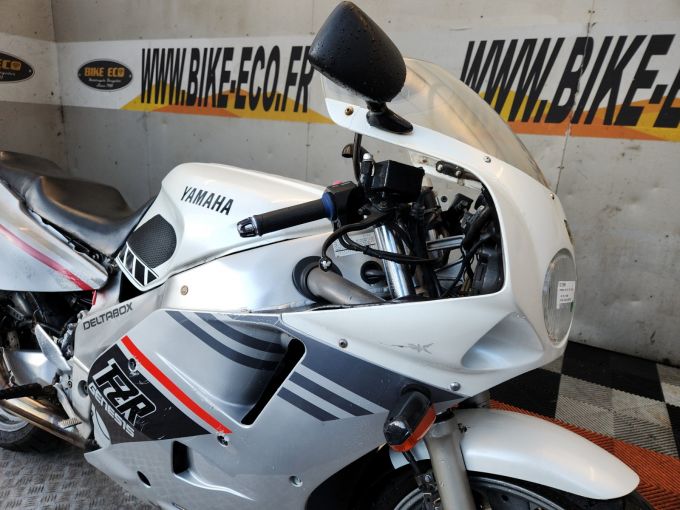 YAMAHA FZR 4