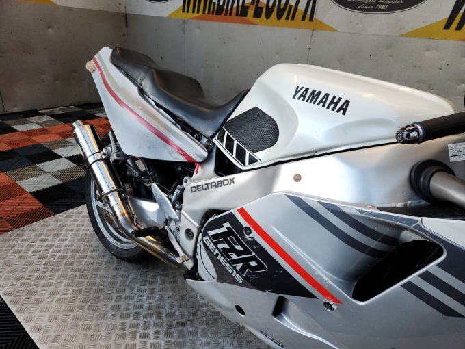 YAMAHA FZR 4