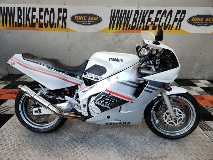 YAMAHA FZR 4