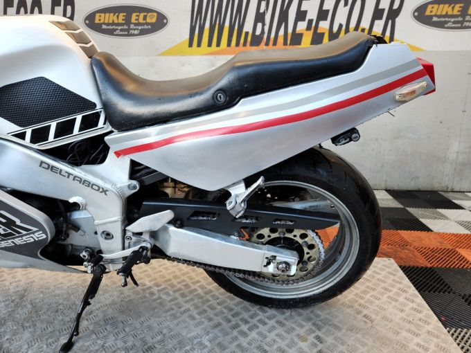 YAMAHA FZR 4