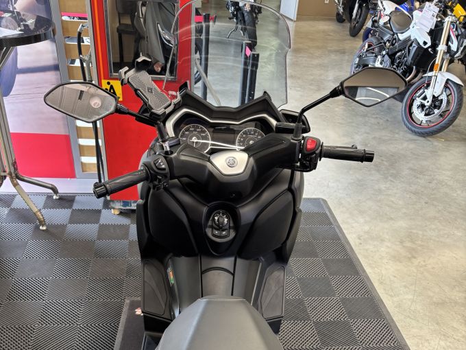 YAMAHA XMAX 125 4
