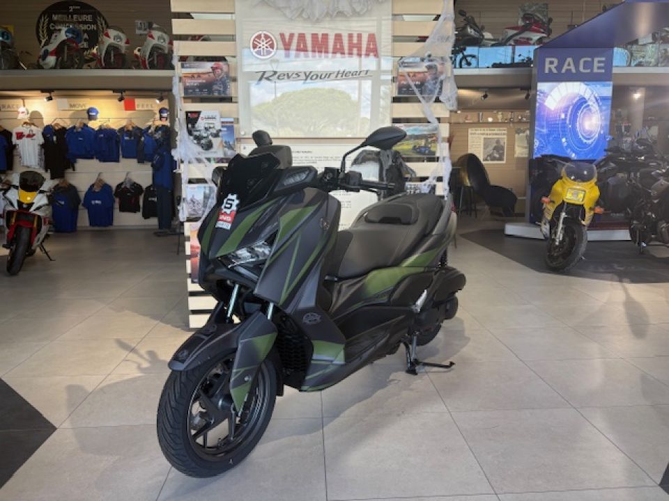 YAMAHA XMAX 125 TECH KAMO 2025 + KIT DECO DE DIRECTION GTIE 5 ANS 99€/MOIS* 4