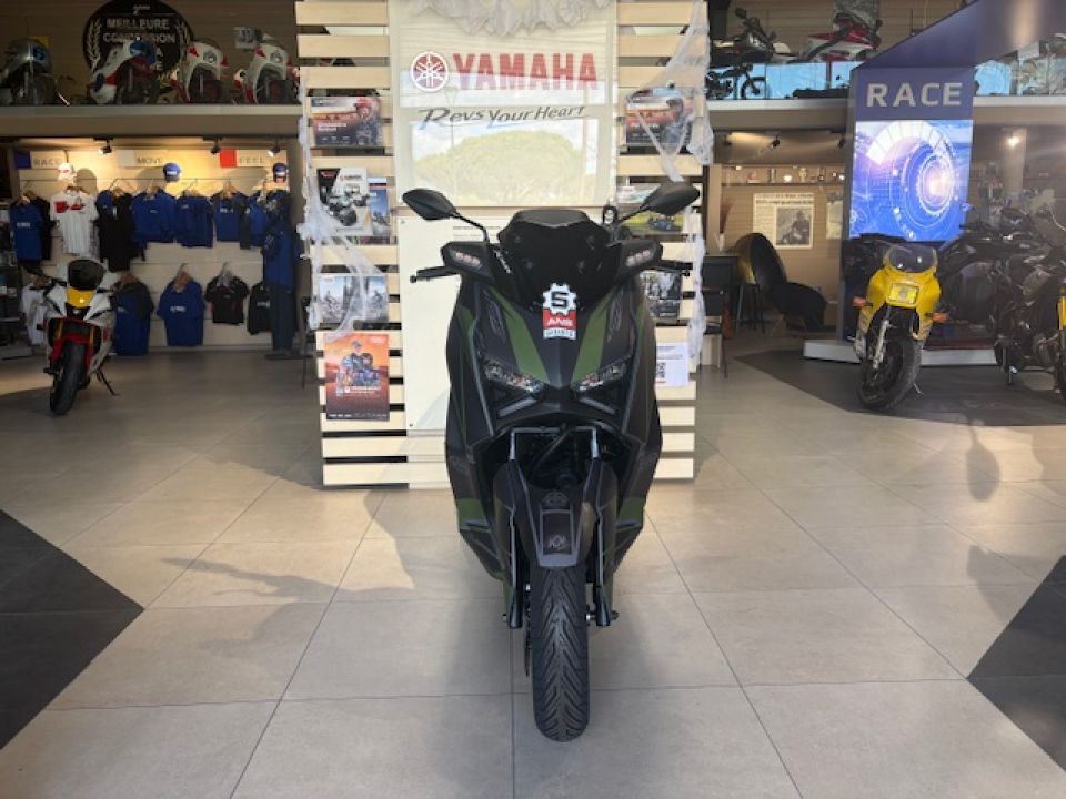 YAMAHA XMAX 125 TECH KAMO 2025 + KIT DECO DE DIRECTION GTIE 5 ANS 99€/MOIS* 4
