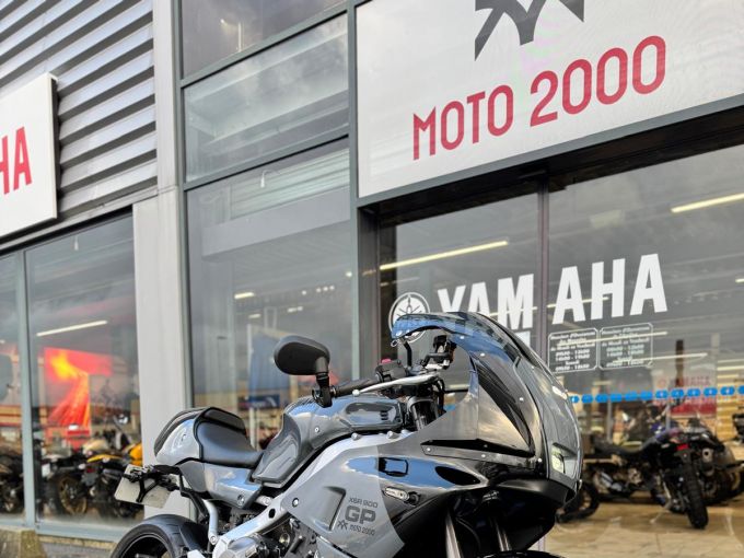 YAMAHA XSR 900 GP 4