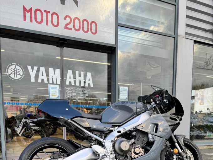 YAMAHA XSR 900 GP 4