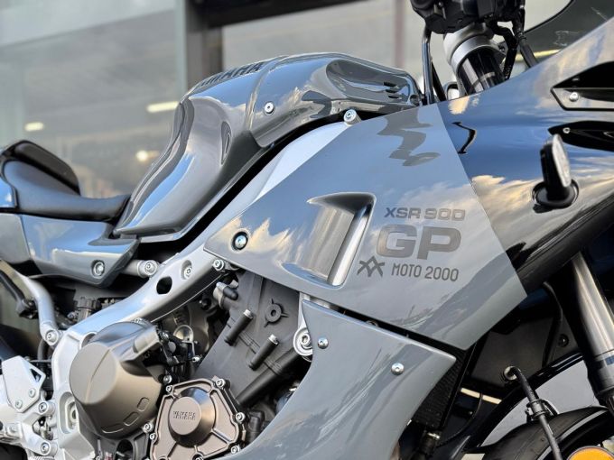 YAMAHA XSR 900 GP 4