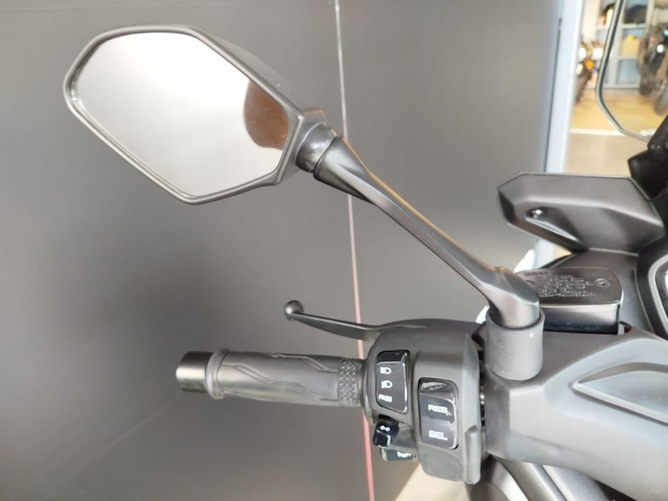 YAMAHA XMAX 125 4