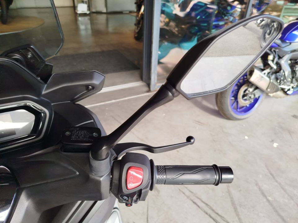 YAMAHA XMAX 125 4