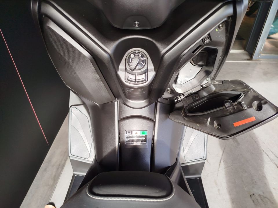 YAMAHA XMAX 125 4