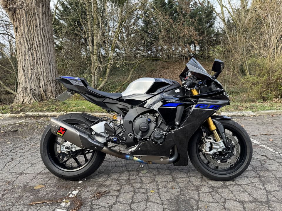 YAMAHA YZF 1000 R1 M 4
