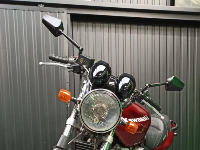 KAWASAKI ZR-7 4