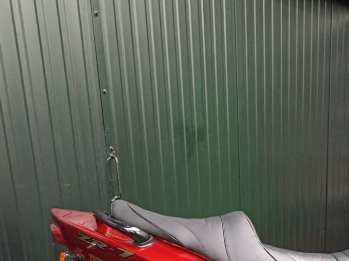 KAWASAKI ZR-7 4