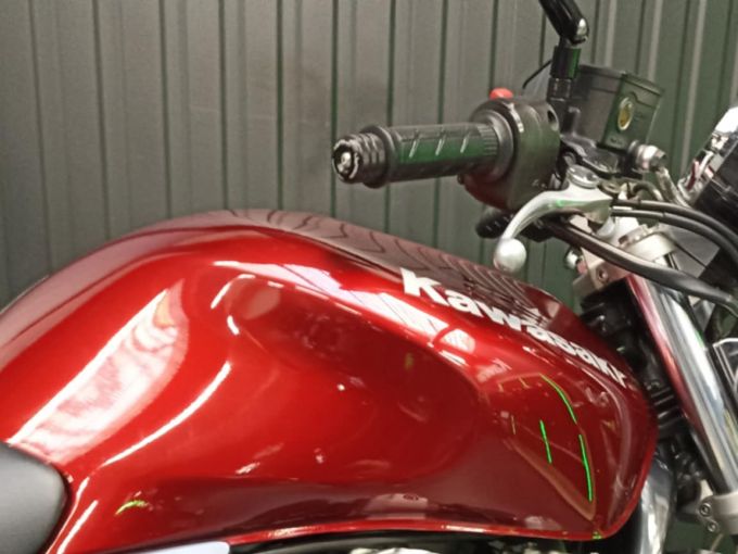 KAWASAKI ZR-7 4