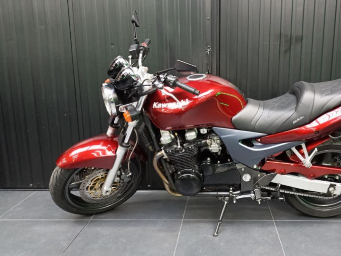KAWASAKI ZR-7 4