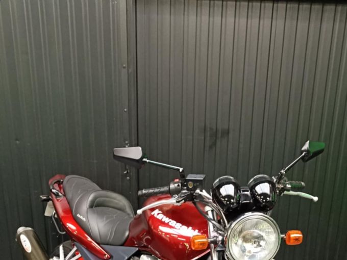 KAWASAKI ZR-7 4