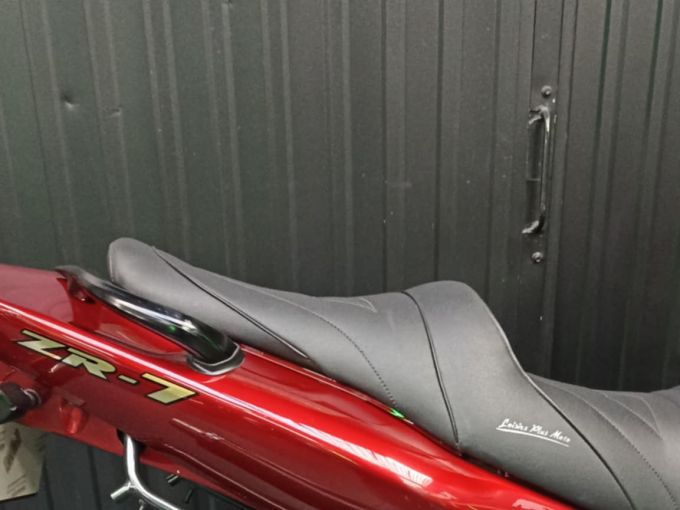 KAWASAKI ZR-7 4