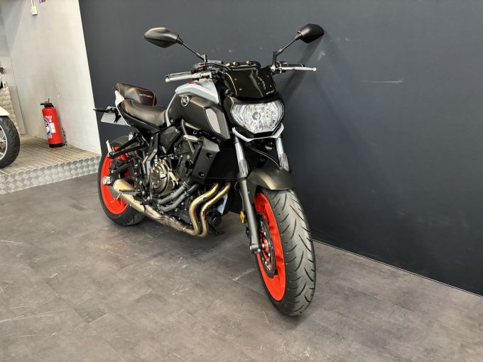 YAMAHA MT-07 4