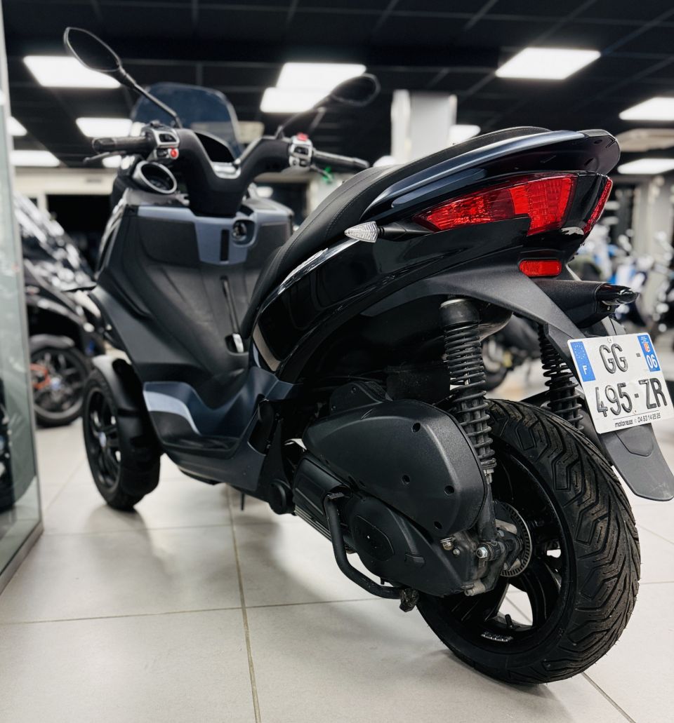 PIAGGIO MP3 300 HPE ABS ASR 4