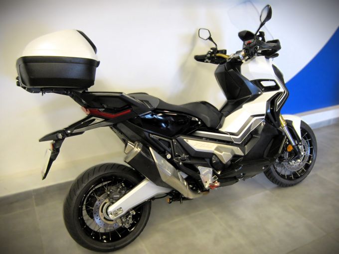 HONDA X-ADV 4
