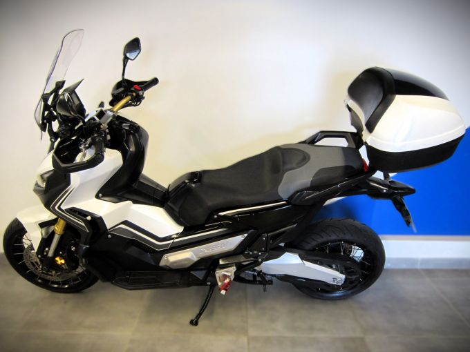 HONDA X-ADV 4