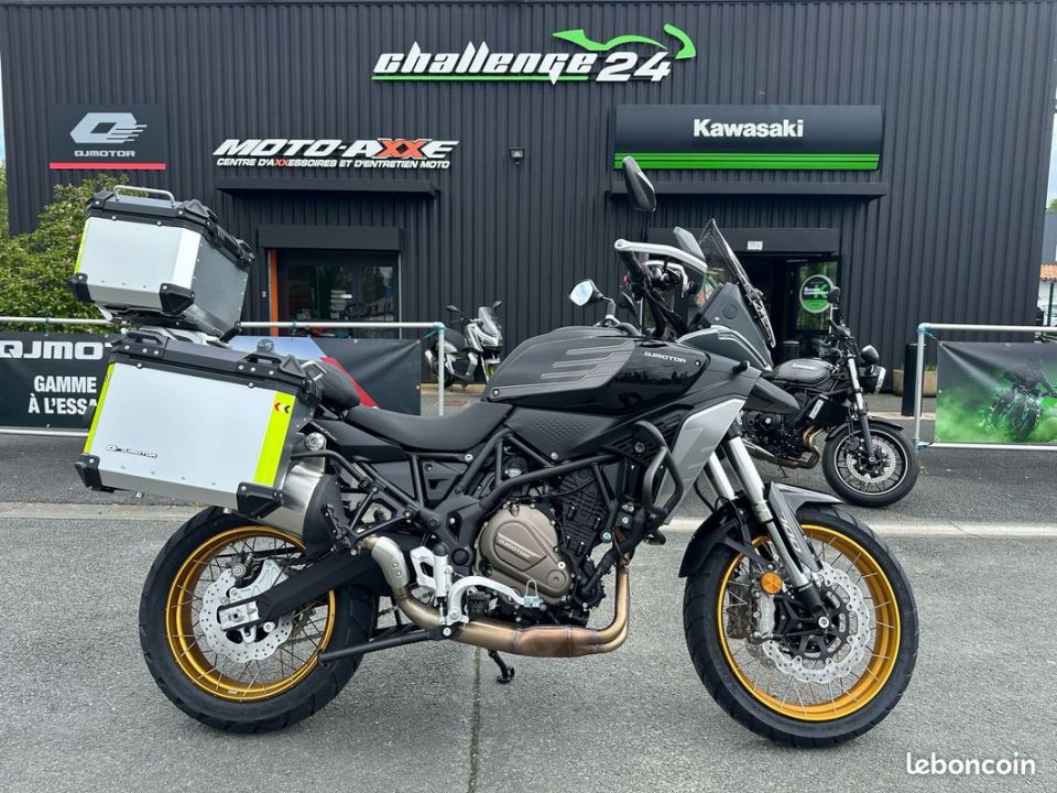 QJ MOTOR SRT 700 X TOURING 4