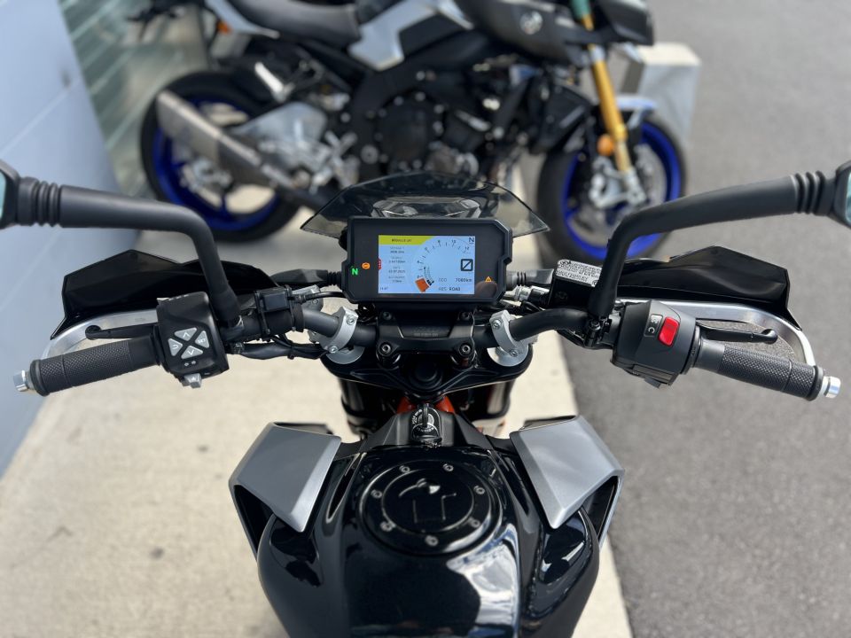 KTM 390 DUKE 4