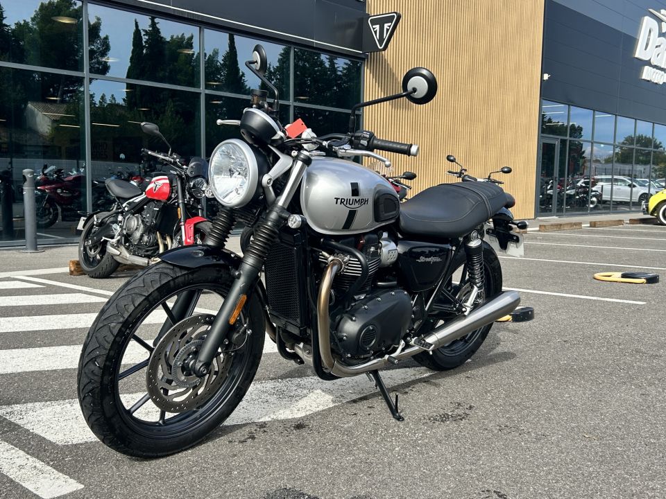 TRIUMPH STREET TWIN  900 4