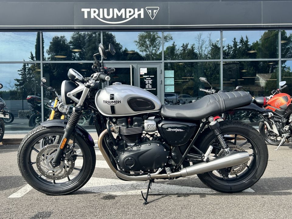 TRIUMPH STREET TWIN  900 4