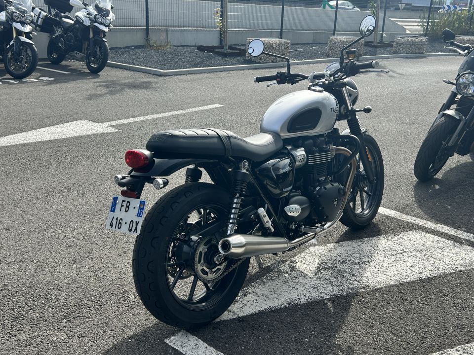 TRIUMPH STREET TWIN  900 4