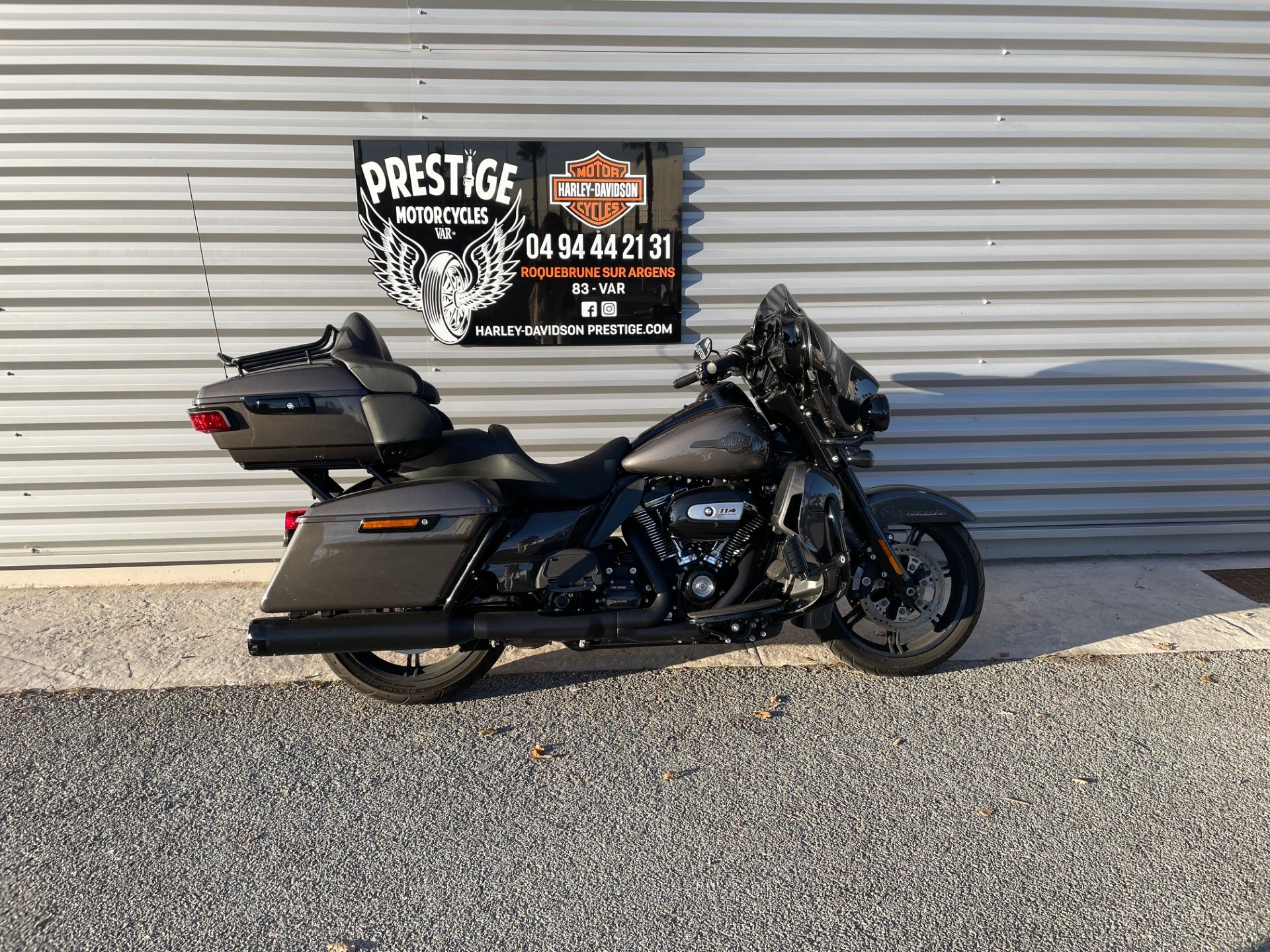 HARLEY-DAVIDSON TOURING ELECTRA GLIDE 1868 ULTRA LIMITED 2023 1868 cm3, moto routière, 10 750 km, Gris