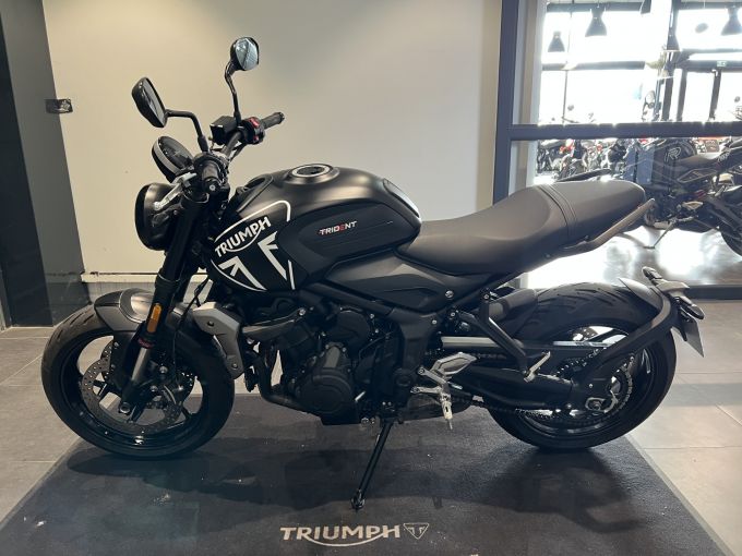 TRIUMPH TRIDENT 660 4