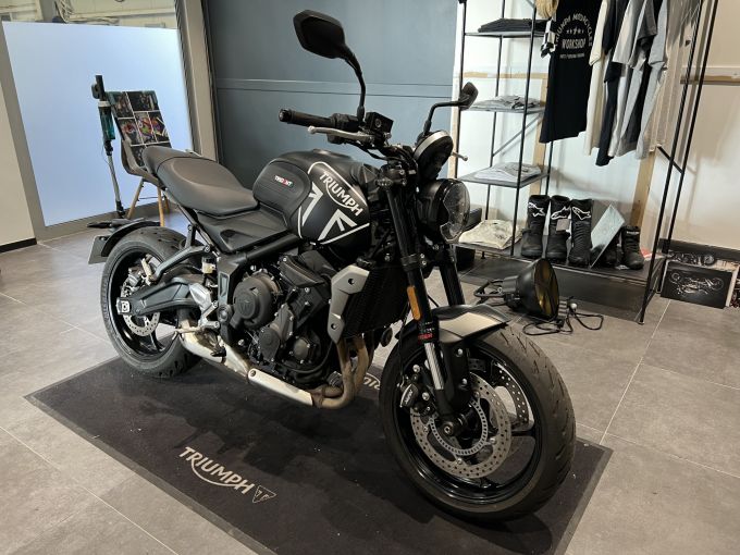 TRIUMPH TRIDENT 660 4