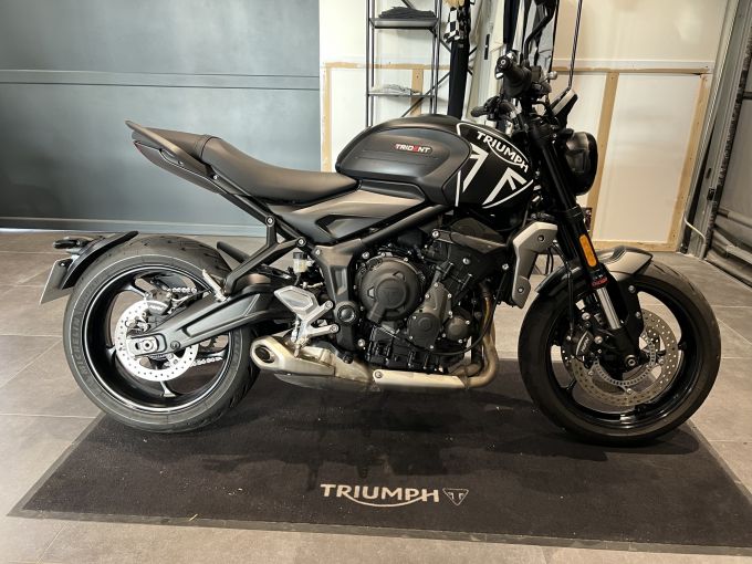 TRIUMPH TRIDENT 660 4