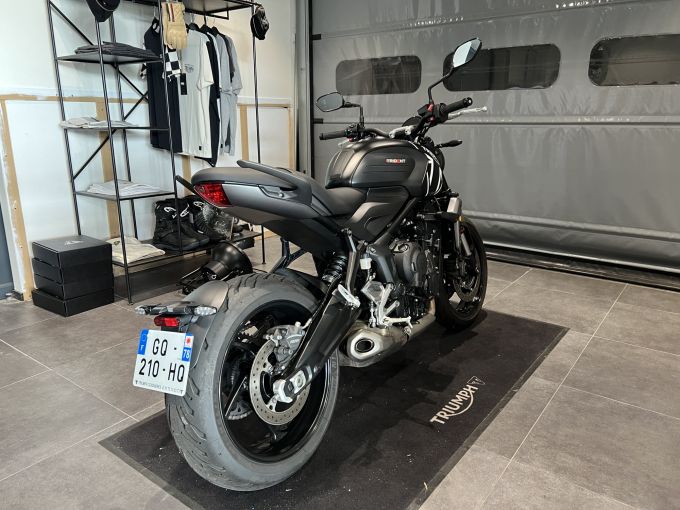 TRIUMPH TRIDENT 660 4