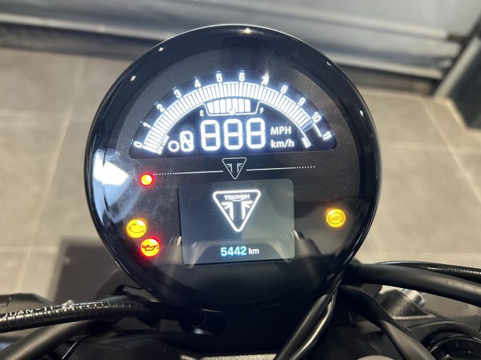 TRIUMPH TRIDENT 660 4