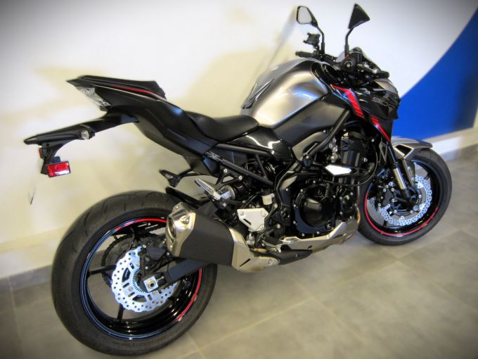 KAWASAKI Z900 SE 4