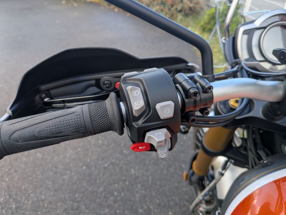 TRIUMPH SCRAMBLER 1200 XE 4