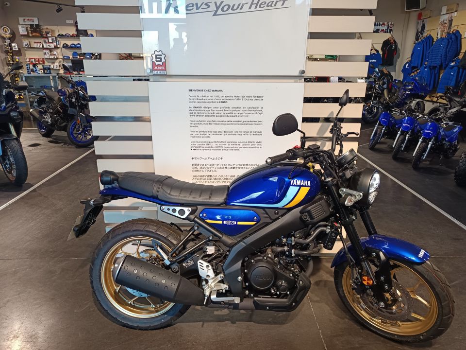 YAMAHA XSR 125 4