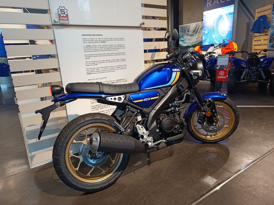 YAMAHA XSR 125 4