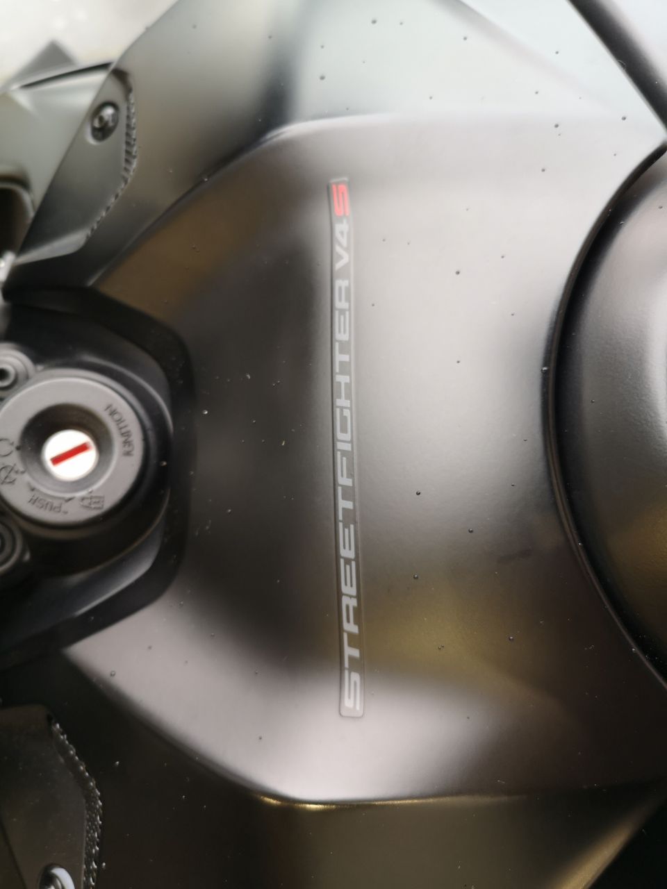DUCATI STREETFIGHTER V4S 4