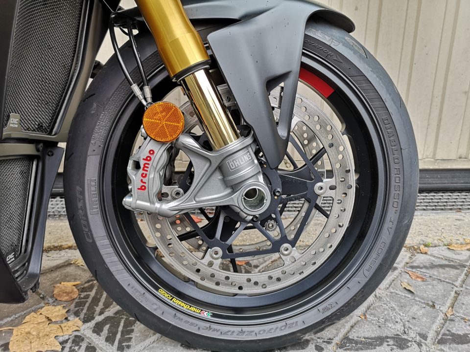DUCATI STREETFIGHTER V4S 4