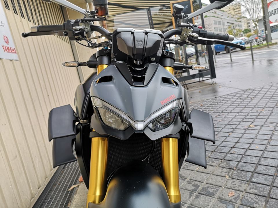 DUCATI STREETFIGHTER V4S 4