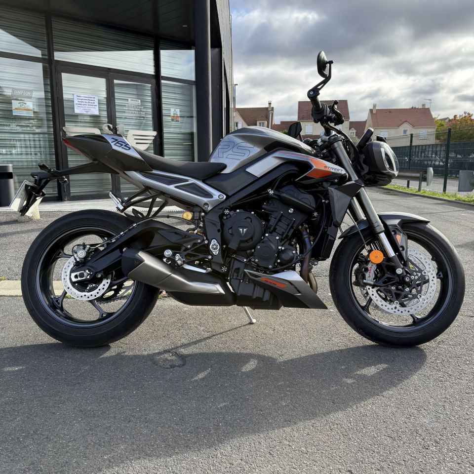 TRIUMPH STREET TRIPLE 765 RS 4