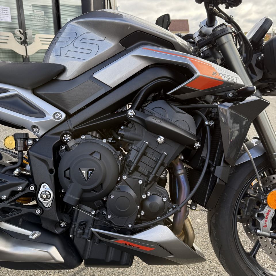 TRIUMPH STREET TRIPLE 765 RS 4