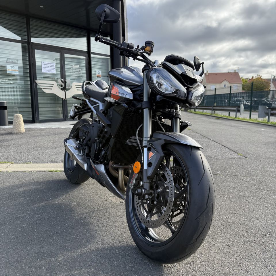 TRIUMPH STREET TRIPLE 765 RS 4