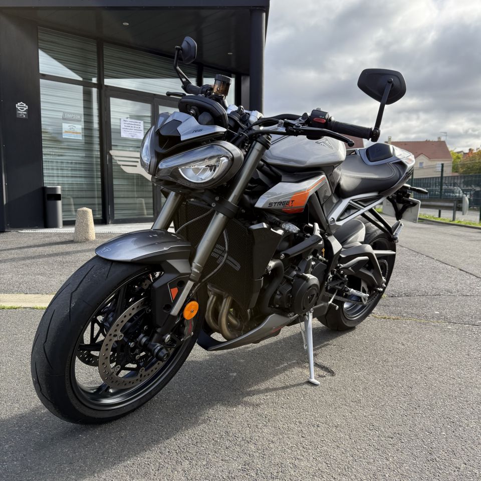 TRIUMPH STREET TRIPLE 765 RS 4
