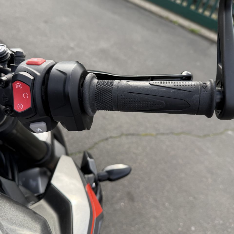 TRIUMPH STREET TRIPLE 765 RS 4