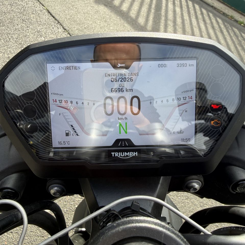 TRIUMPH STREET TRIPLE 765 RS 4