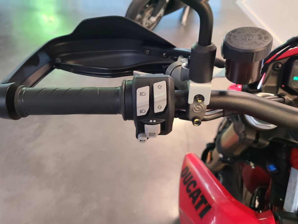 DUCATI HYPERMOTARD 4
