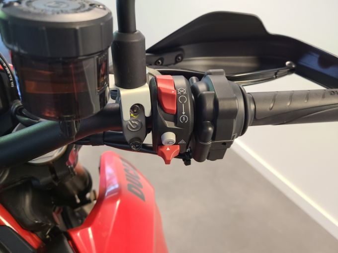 DUCATI HYPERMOTARD 4